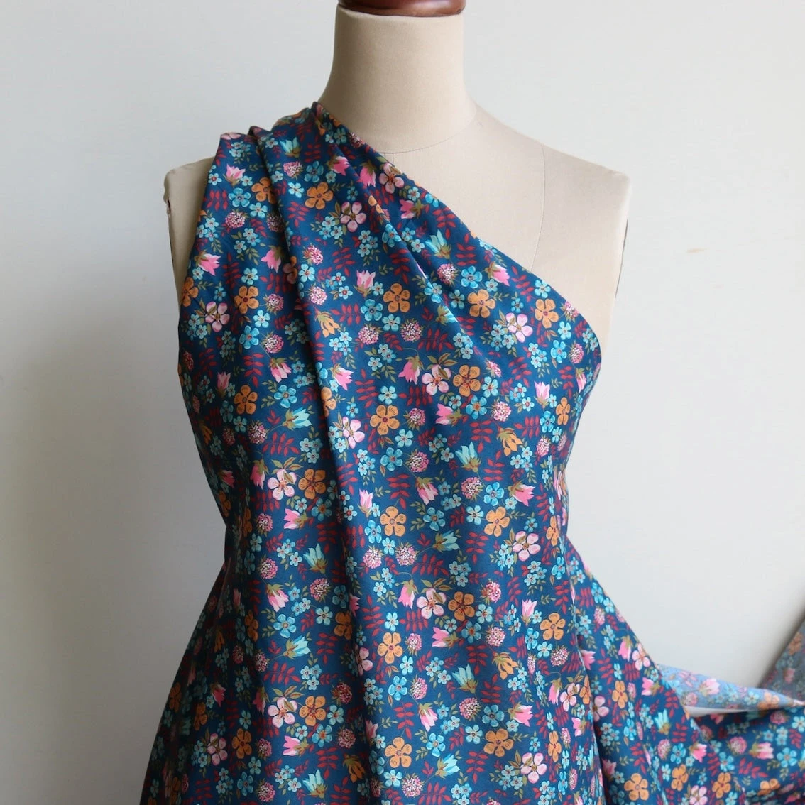 Edenham Navy - Liberty Tana Lawn™ 7 Edenham Navy - Liberty Tana Lawn™ - Image 5