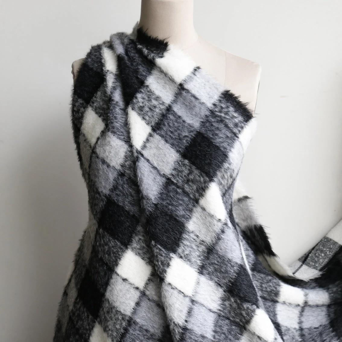 Luna Fumo Check Coating 7 Luna Fumo Check Coating - Image 5