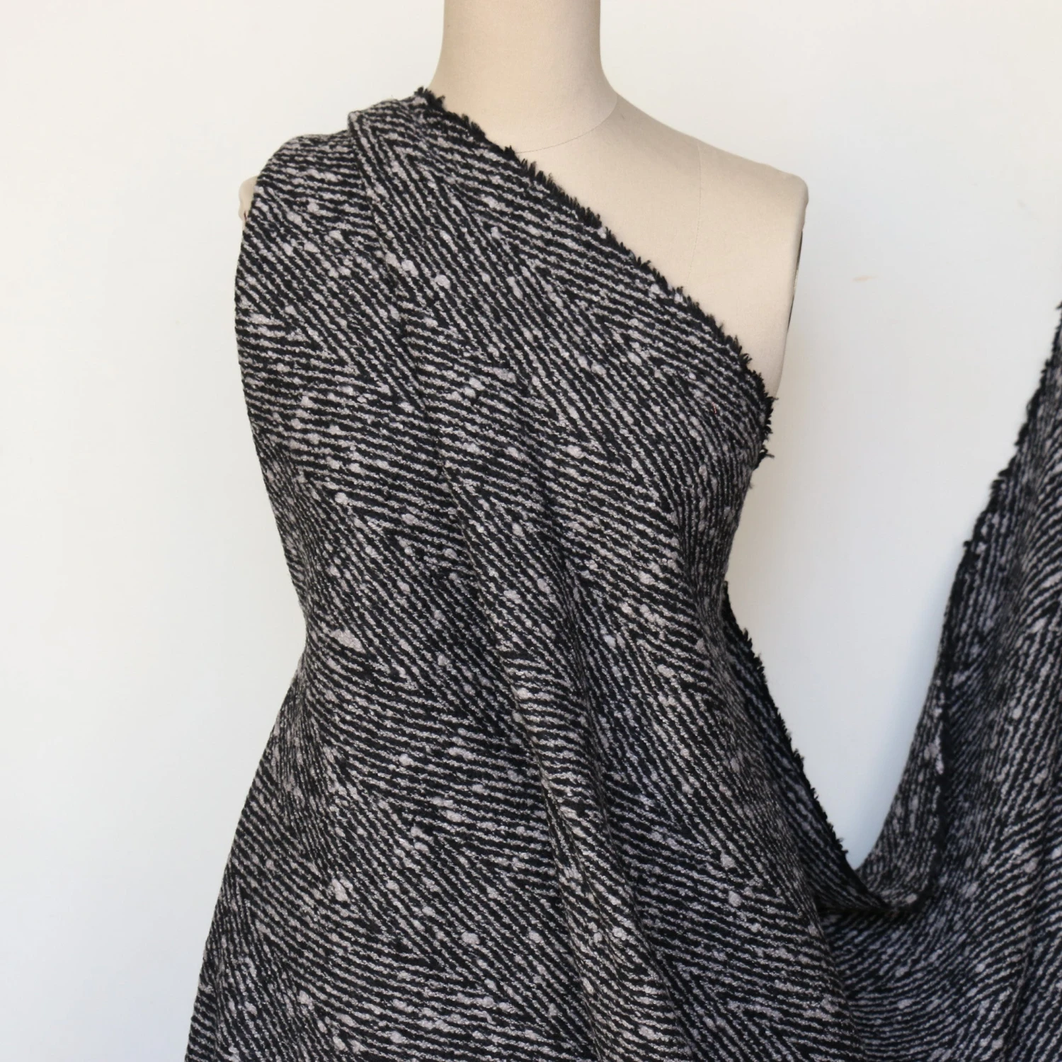 Ostuni Black/Silver Pearl Coating 6 Ostuni Black/Silver Pearl Coating - Image 4