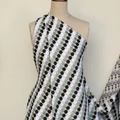 Hexagon Talk Jacquard -Silk Haven Shop IMG 1894 46a191c1 f7b3 4170 bbea bbb88b7a287b