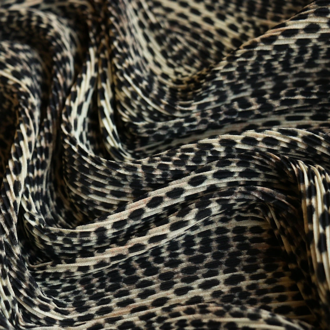Plisse Leopardo - Leopard Spot Georgette 4 Plisse Leopardo - Leopard Spot Georgette - Image 2