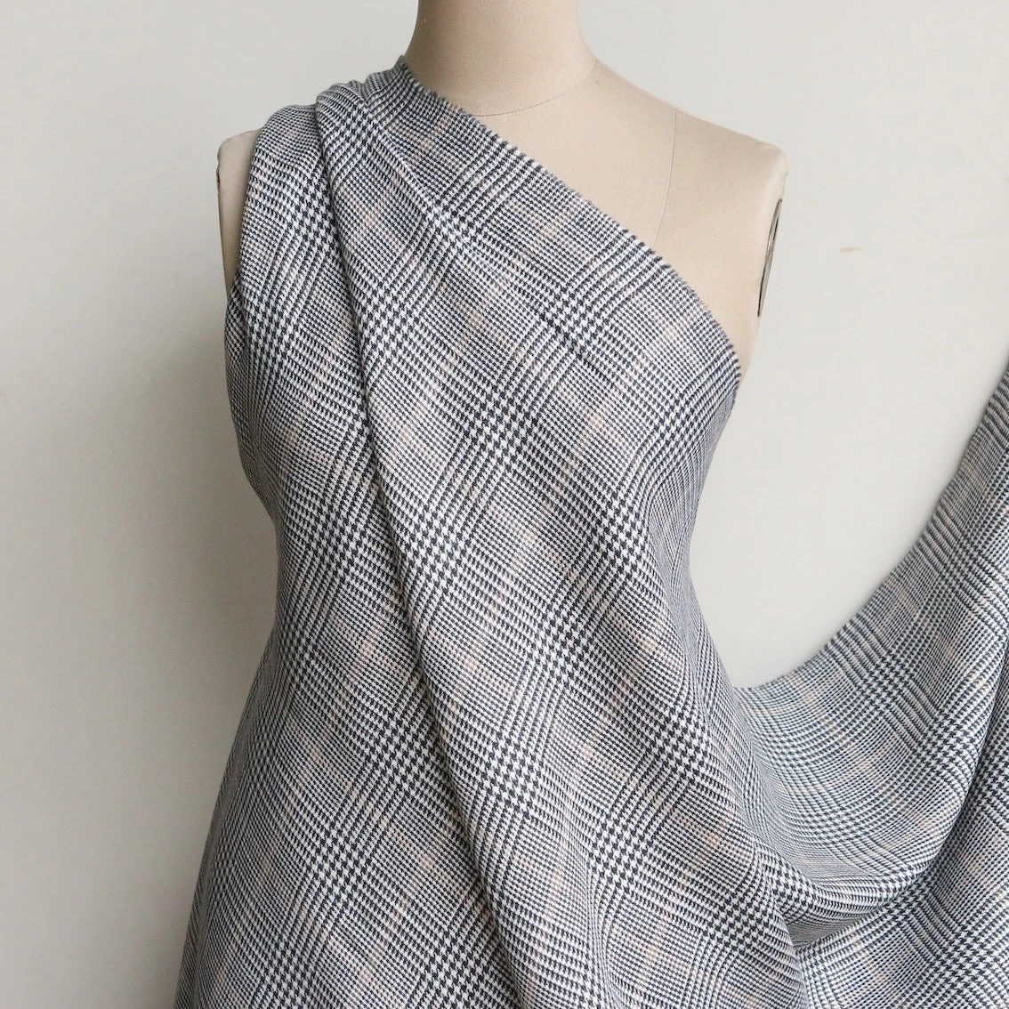 Carla Check Linen 6 Carla Check Linen - Image 5