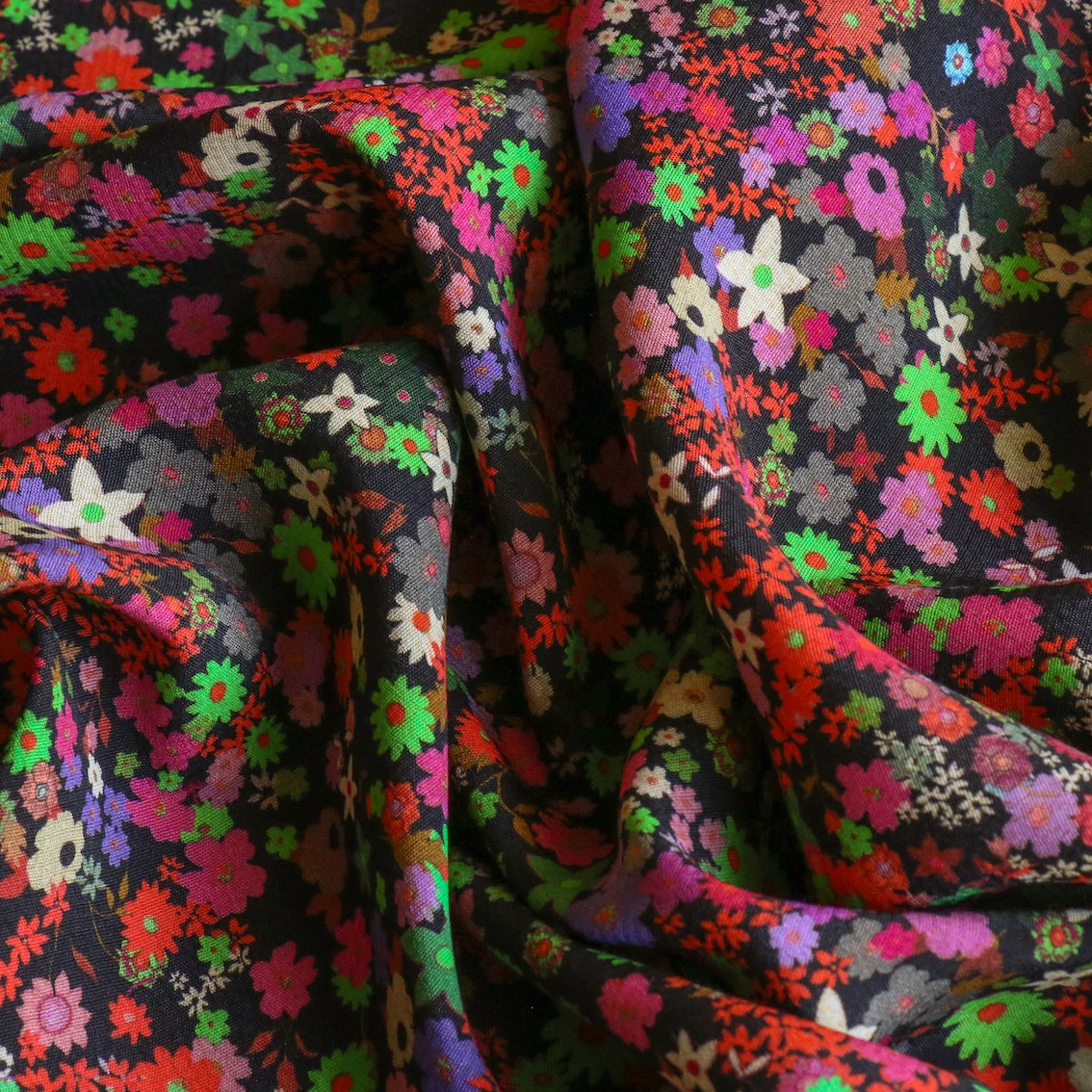 Joni's Field Viscose 4 Joni's Field Viscose - Image 2