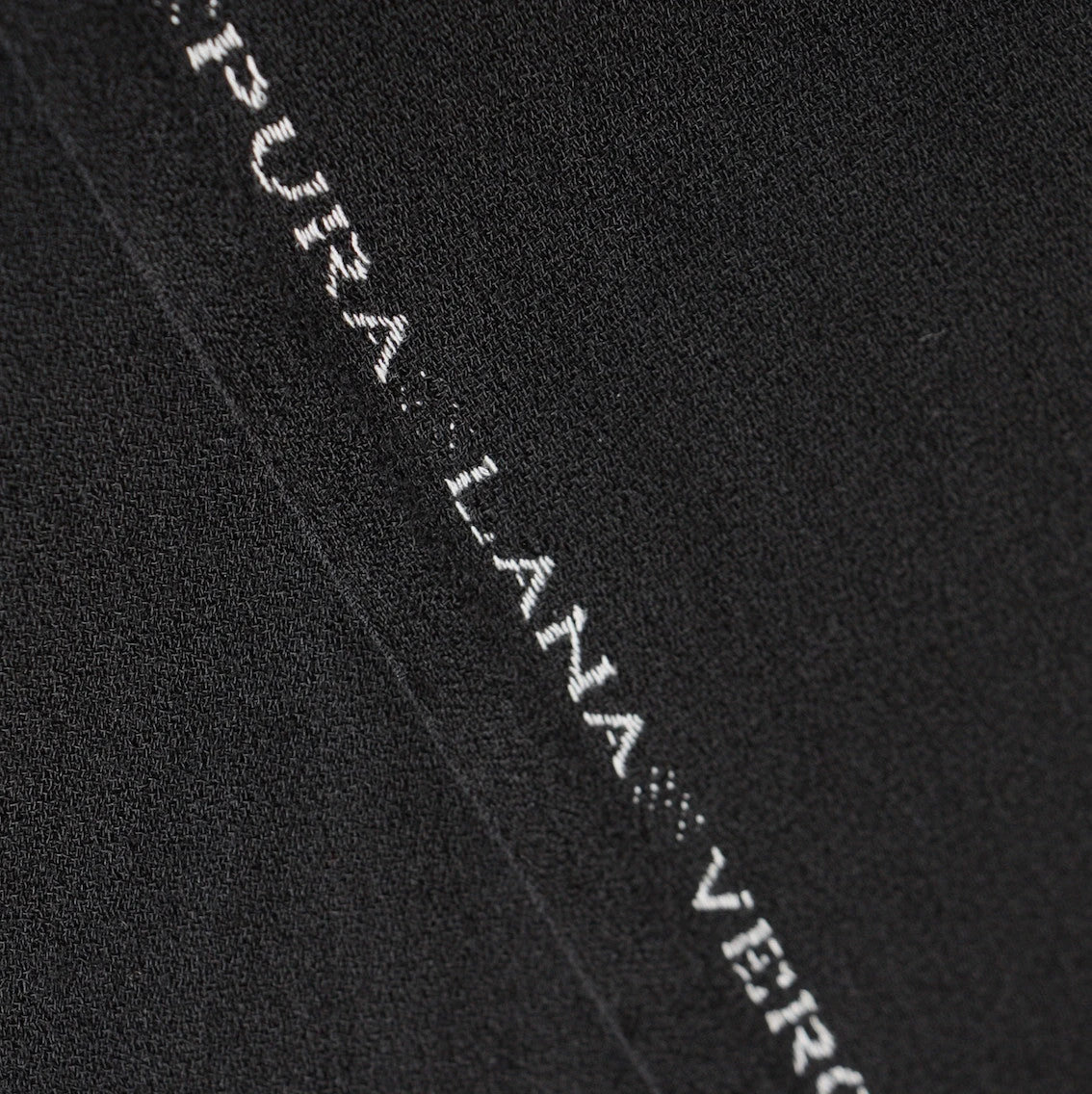 Motiv Nero Crepe 7 Motiv Nero Crepe - Image 5