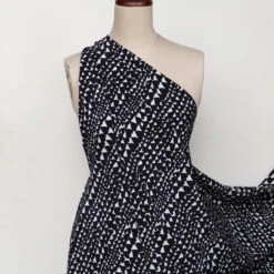 When You're In Love Black -Silk Haven Shop IMG 8176