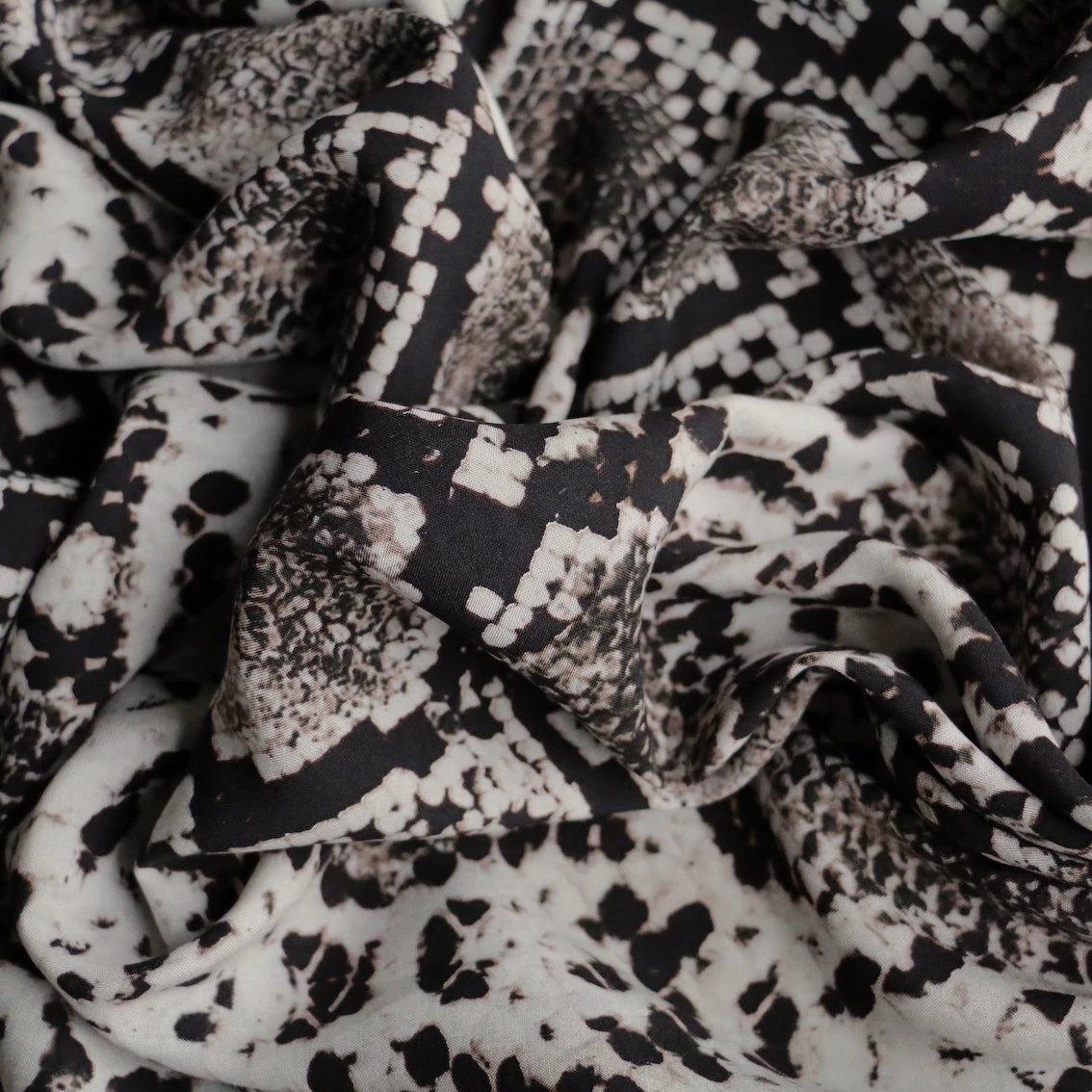 Snake Bite Viscose 4 Snake Bite Viscose - Image 2