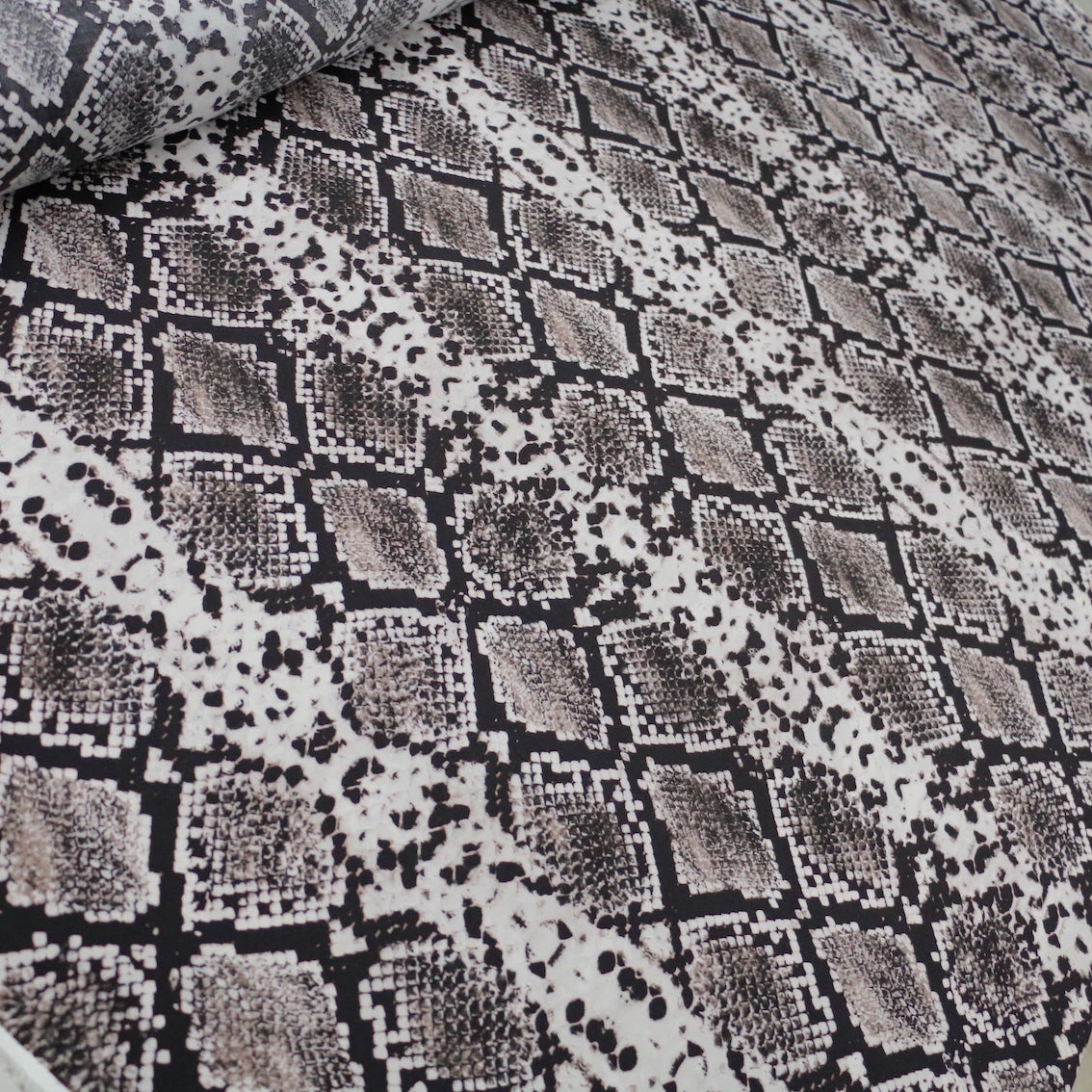 Snake Bite Viscose 9 Snake Bite Viscose - Image 7