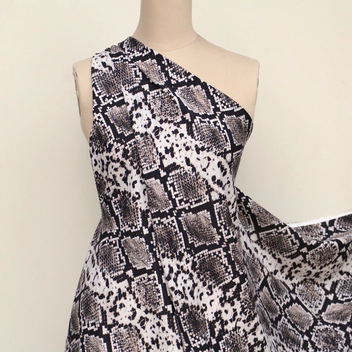 Snake Bite Viscose 7 Snake Bite Viscose - Image 5