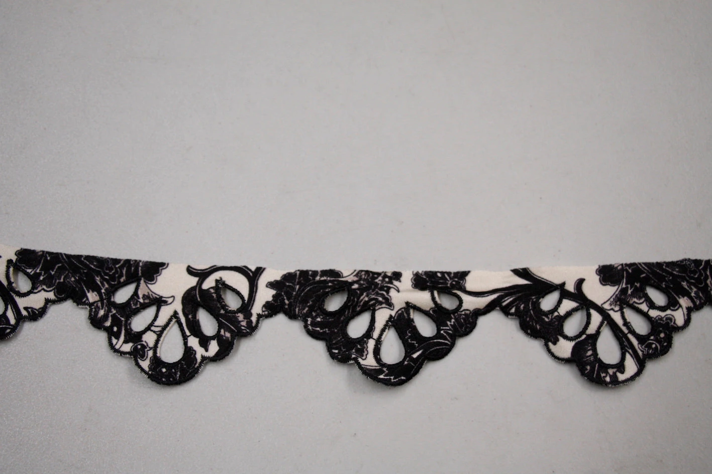 Ottoman Stretch Trim 4 Ottoman Stretch Trim - Image 2